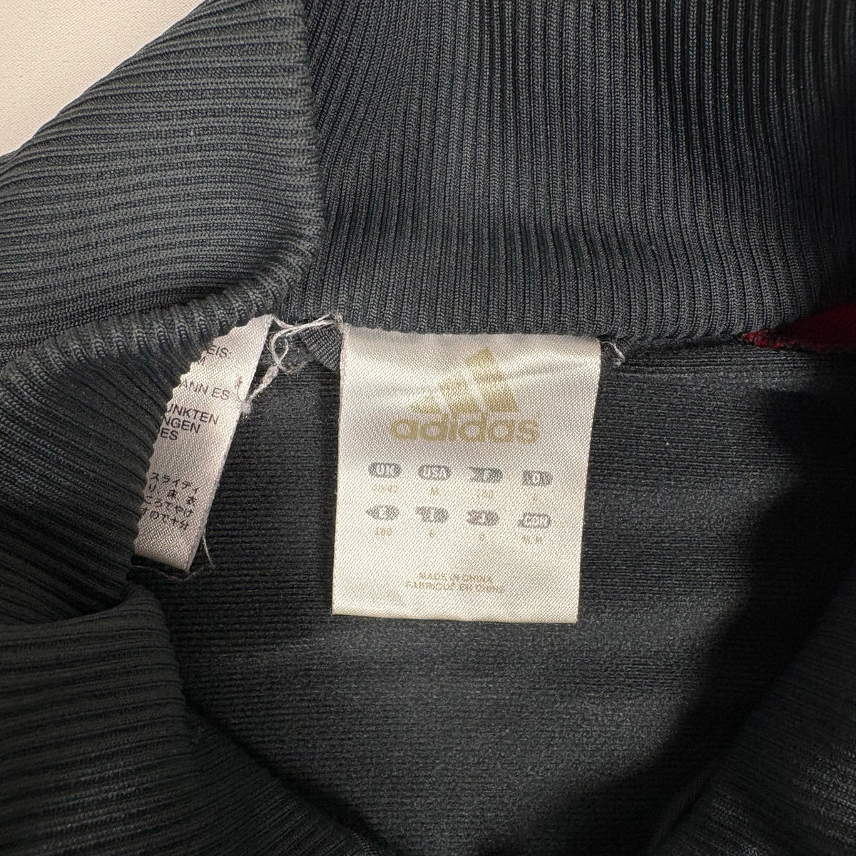 (M) Adidas Top