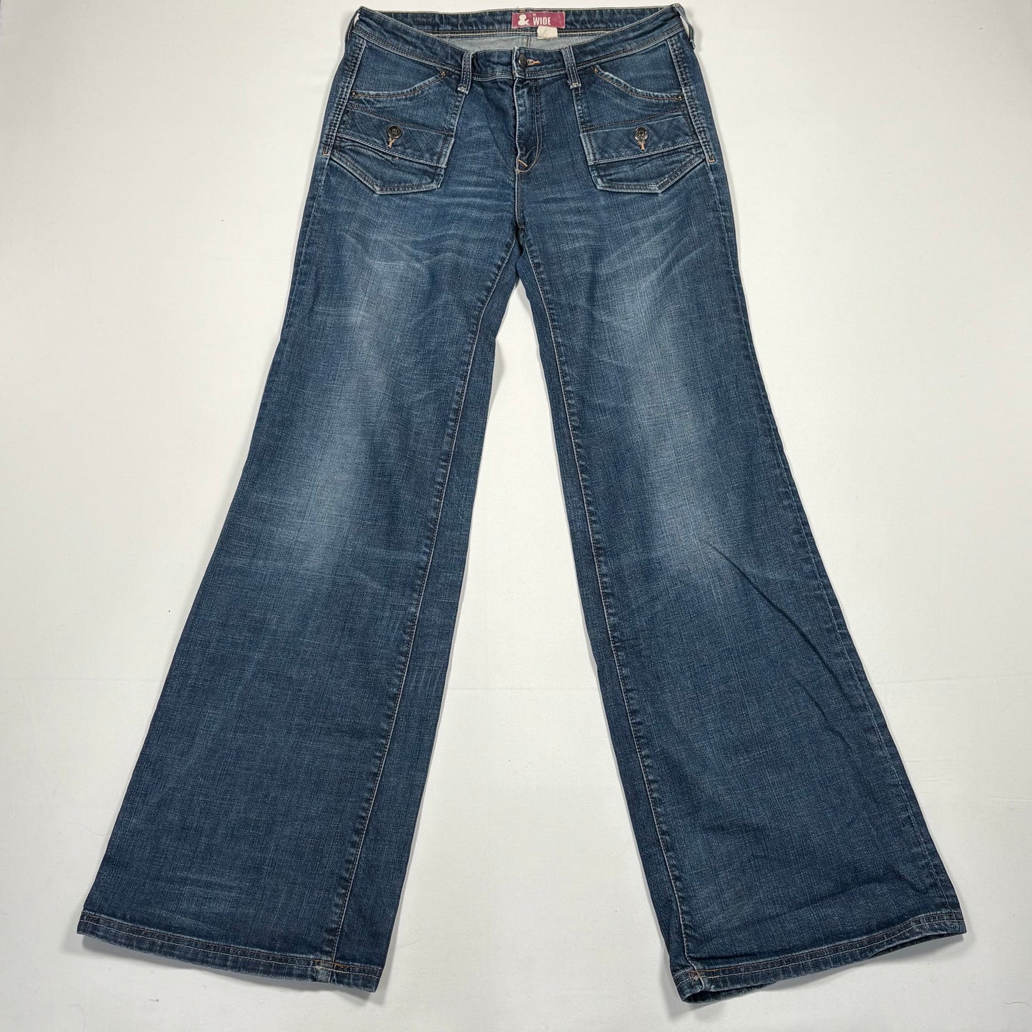 (M) Flared Y2K Jeans